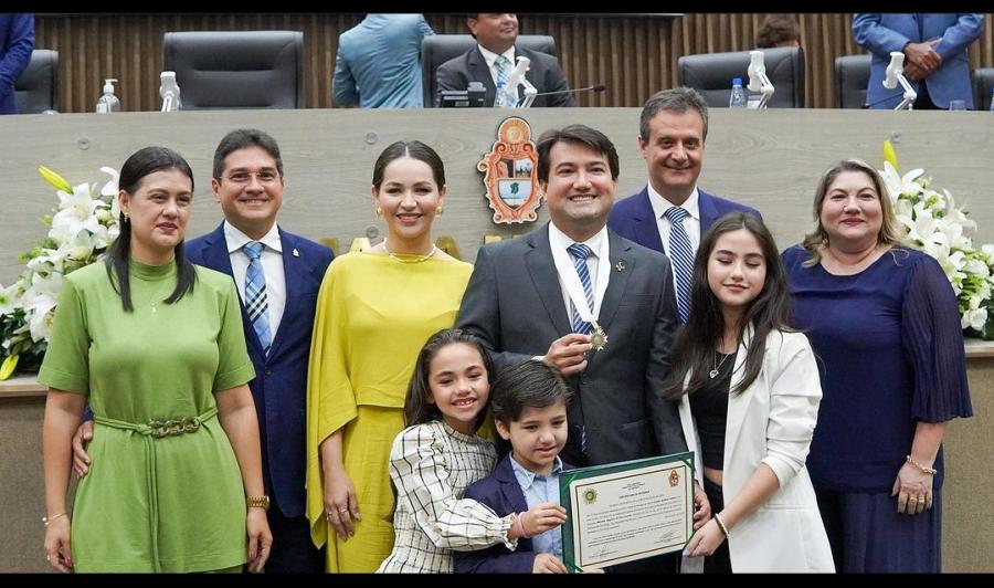 Jender Lobato recebe Medalha de Ouro Cidade de Manaus 