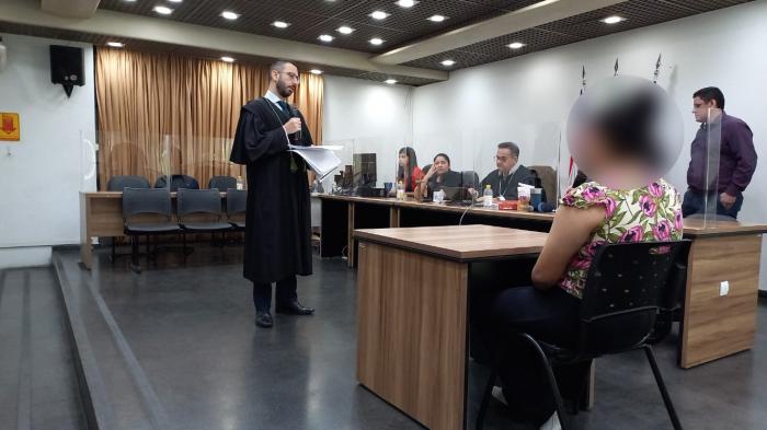 Mulher acusada de mandar matar a mãe de criação é condenada a mais de 17 anos de prisão
