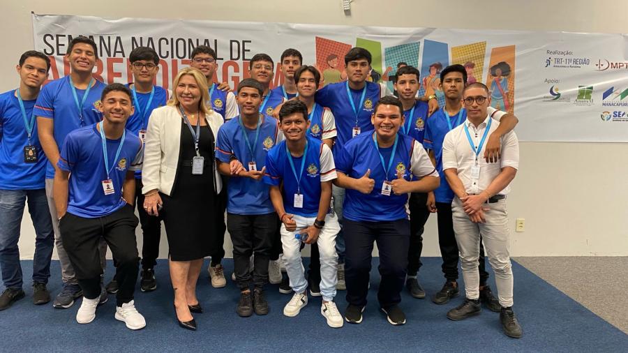 Programa de Jovens Aprendizes do TCE-AM recebe certificado de reconhecimento em Semana Nacional de Aprendizagem no TRT-11