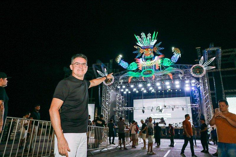 David Almeida acompanha finalização da montagem das estruturas do #SouManaus e destaca fortalecimento da cultura