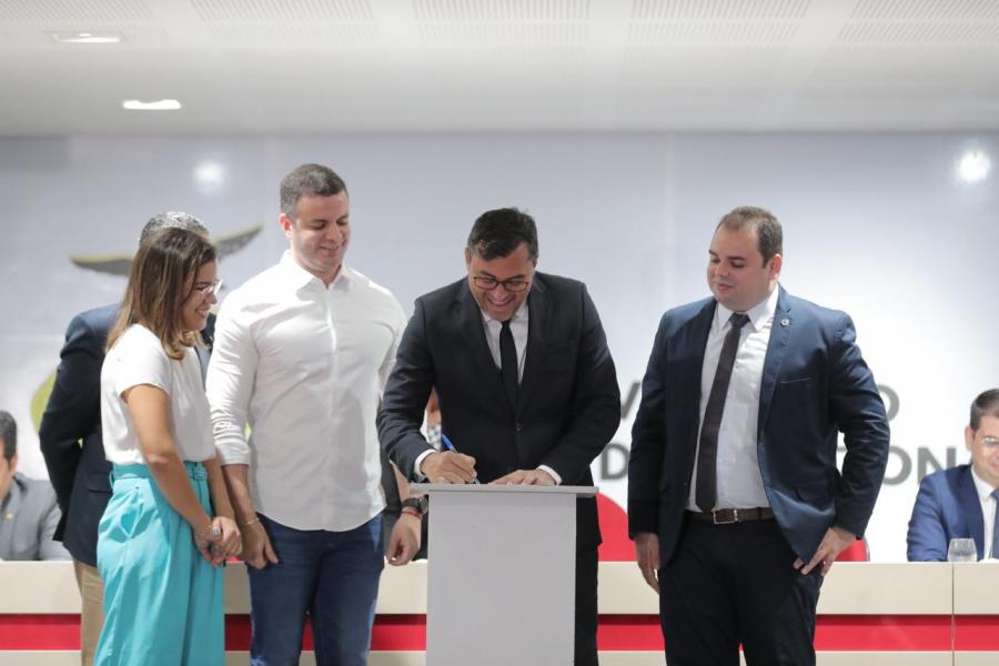 Wilson Lima homologa resultado final do concurso do Detran Amazonas