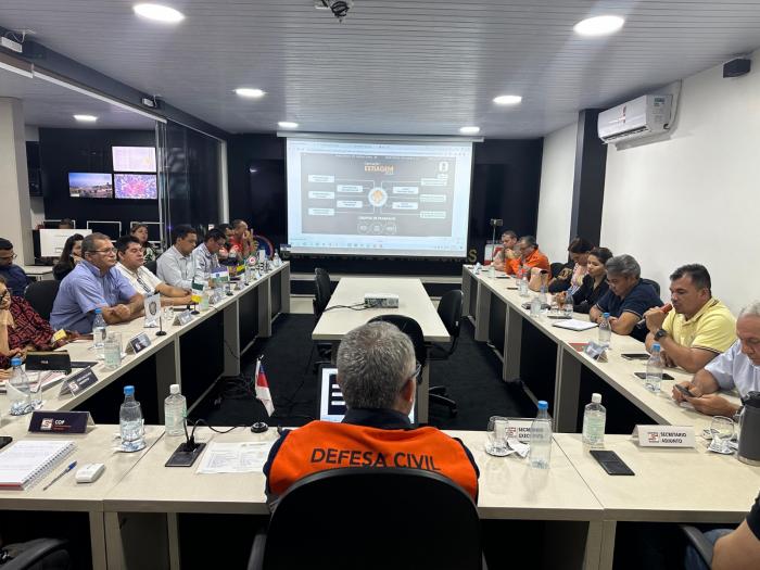 Por conta da estiagem, prefeitos do interior se reúnem na Defesa Civil para alinhar ações de mitigação da seca