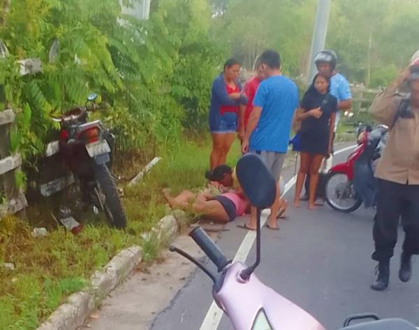Mulher sofre grave acidente em estrada de Parintins