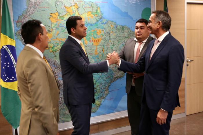 Saullo Vianna vai ao Ministério do Desenvolvimento Regional pela recuperação da orla de Parintins