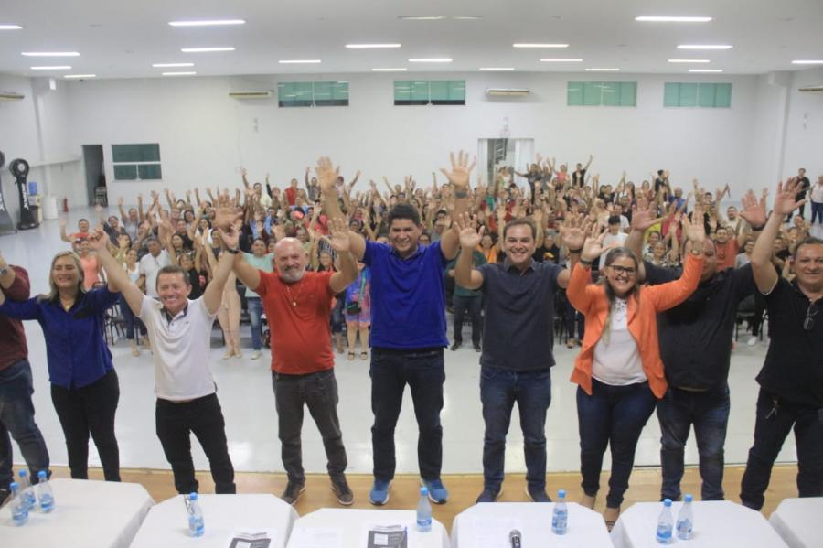 Sob aplausos, Bi Garcia anuncia pagamento do piso nacional da enfermagem