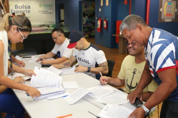 Atletas e Paratletas contemplados no Bolsa Esporte Estadual assinam contrato de Patrocínio Desportivo