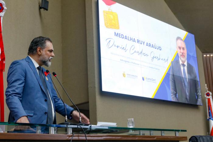 Diretor Jurídico do TCE-AM é agraciado com Medalha Ruy Araújo