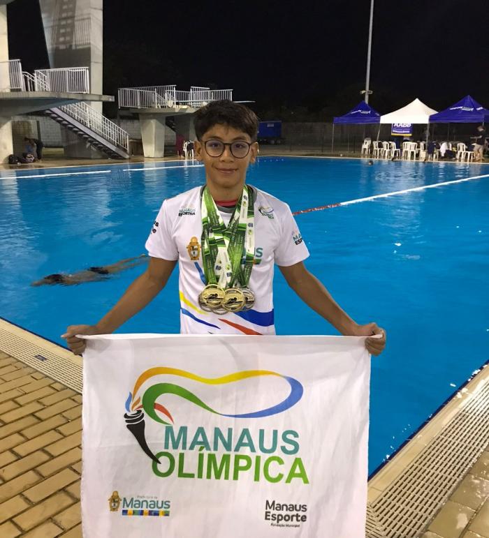 Atleta do ‘Manaus Olímpica’ conquista seis medalhas e quebra recorde no Norte-Nordeste de natação