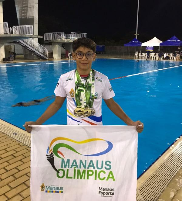 Atleta do ‘Manaus Olímpica’ conquista seis medalhas e quebra recorde no Norte-Nordeste de natação