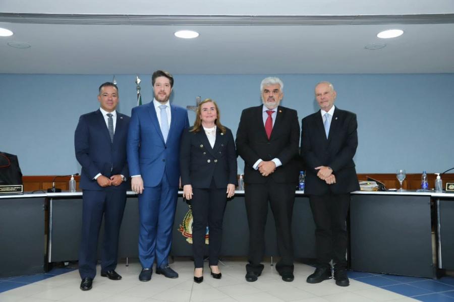 Conselheira Yara Lins Santos é nova presidente do TCE-AM para biênio 2024-2025