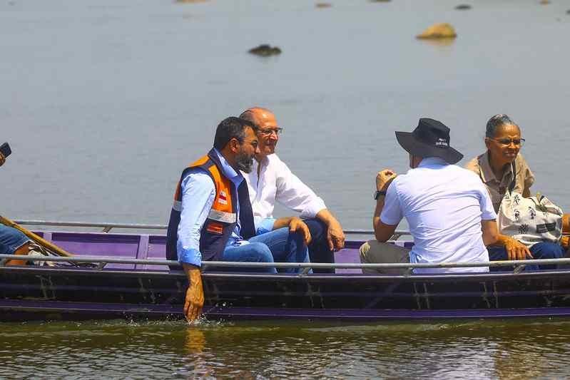 MADEIRA E SOLIMÕES: Dragagem de rios no AM terá recursos de R$ 138 milhões   