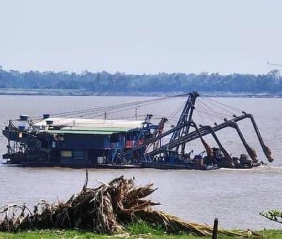 Ibama monitora presença de draga de garimpo ilegal na região de Parintins