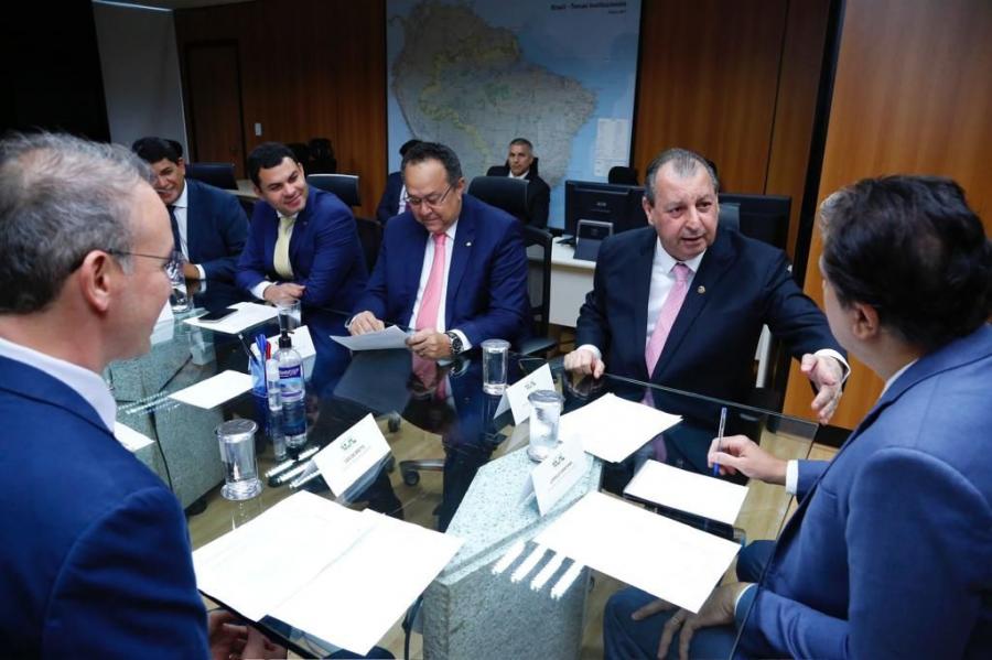 Saullo Vianna confirma com MEC inclusão de Parintins em edital para cursos de medicina no AM 