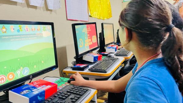 Márcia Baranda apresenta Projeto de Reforço Escolar em Parintins