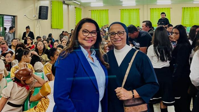 Dedicação de Irmã Iracema é ressaltada por Márcia Baranda durante outorga de cidadania de Parintins 