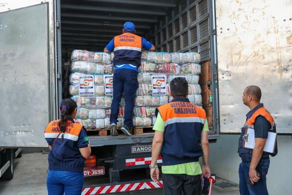 Governo do Amazonas envia mais de 500 toneladas de alimentos para comunidades isoladas pela estiagem