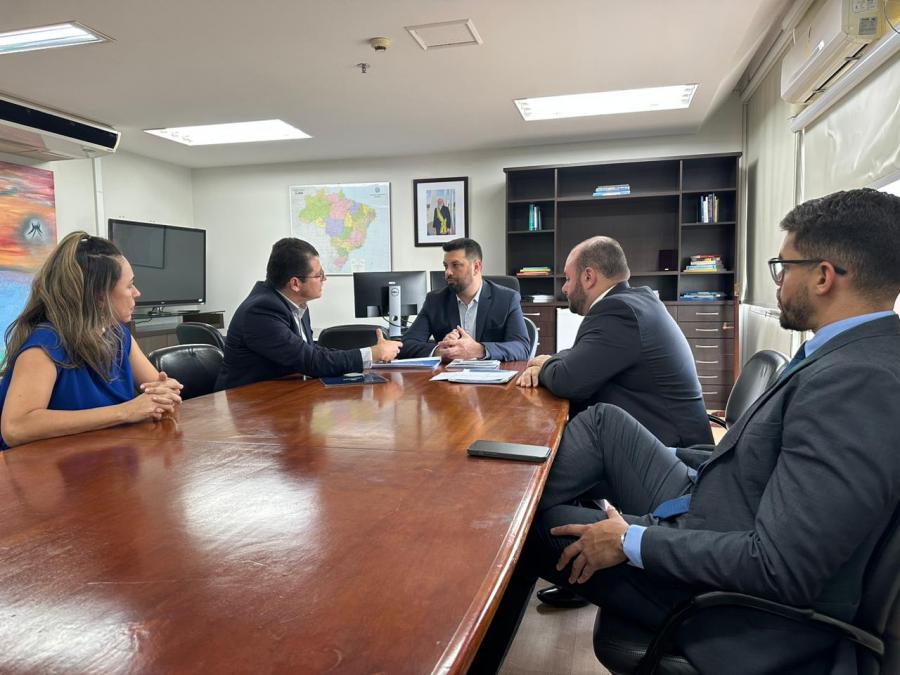 Governo do Amazonas busca apoio do Ministério das Cidades para saneamento básico no interior