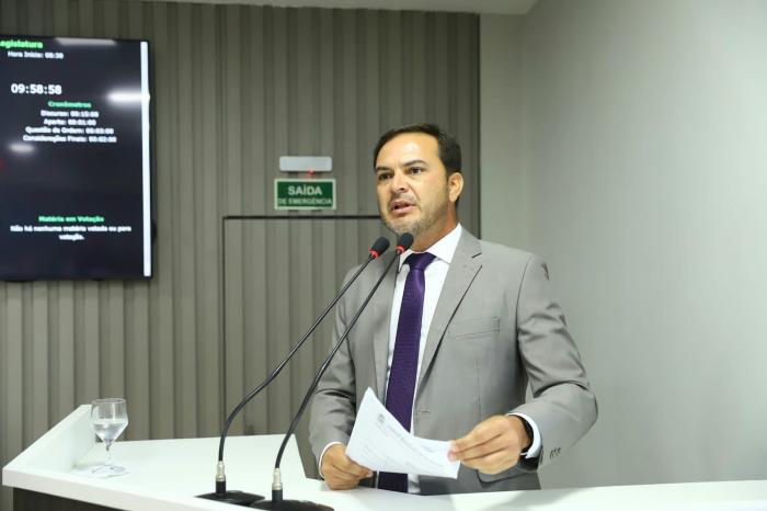 Mateus Assayag solicita Unidade de Saúde Referência para Mulheres em Parintins