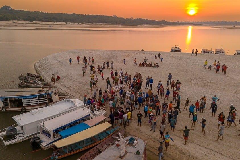 Ajuda humanitária da Prefeitura de Parintins chega ao Uaicurapá, Jacu e Jará