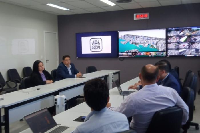 Representantes da Prefeitura de Manaus realizam visita técnica ao Centro de Operações de Recife