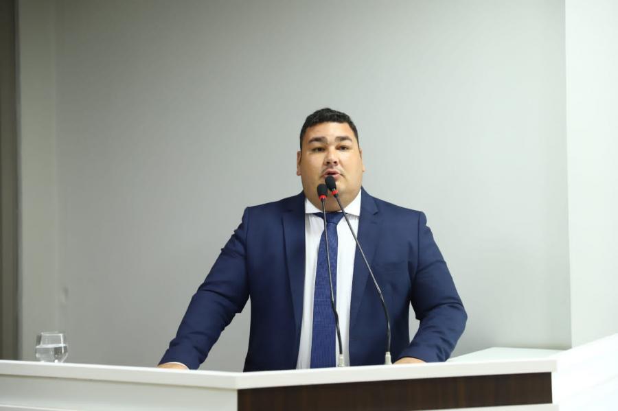 Alex Garcia volta a defender oportunidades a jovens carentes 