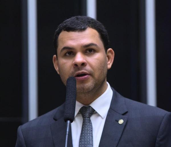 Saullo aprova projeto que torna mais severas penas para furto e roubo de celulares e tablets