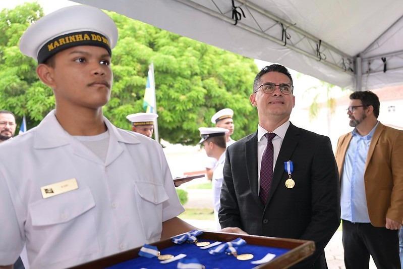 David Almeida recebe medalha ‘Amigo da Marinha’