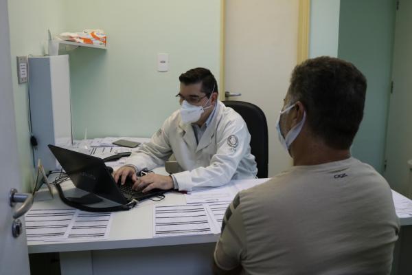 NOVEMBRO AZUL: FCecon reforça importância dos exames de rastreio do câncer de próstata