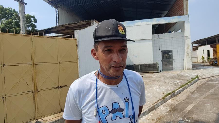 VÍDEO: Frigorífico despeja água podre em rua de Parintins e acaba multado