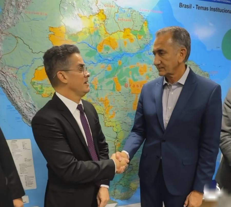 No Governo Federal, David Almeida garante R$ 30 milhões para navegabilidade em igarapés de Manaus