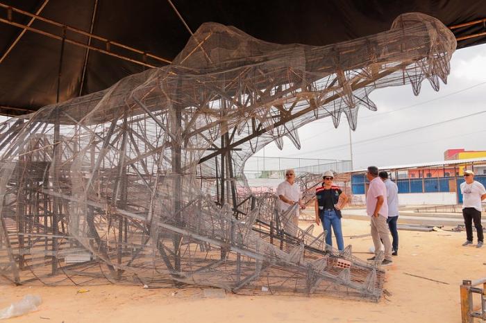 Prefeitura de Manaus dá forma à segunda etapa do parque Amazonino Mendes com estruturas de animais gigantes