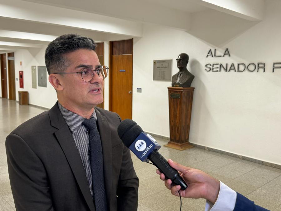 David Almeida retorna de Brasília com R$ 160 milhões para investir em obras na capital