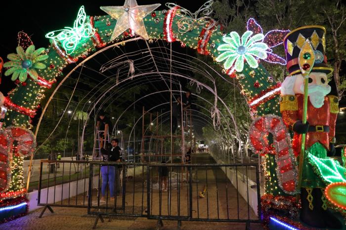 VANDALISMO: Prefeitura de Manaus alerta para danos e roubos em estrutura natalina na Ponta Negra
