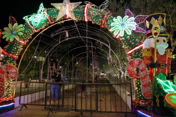 VANDALISMO: Prefeitura de Manaus alerta para danos e roubos em estrutura natalina na Ponta Negra