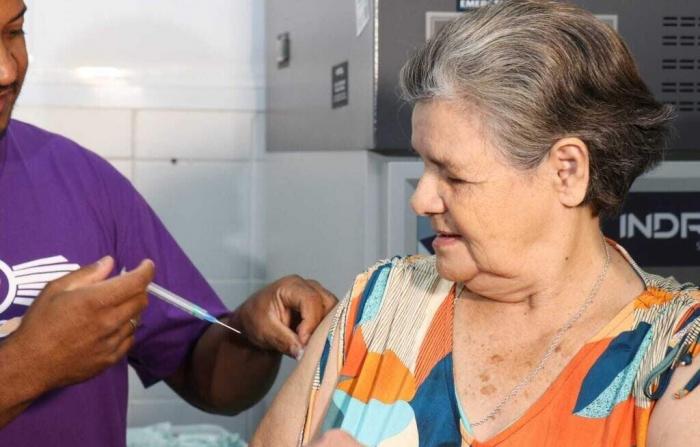 COVID- 19: Saúde antecipa nova dose da bivalente para idosos
