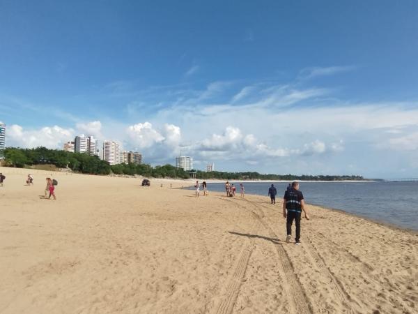 Prefeitura reforça interdição da praia da Ponta Negra para banho devido baixa do rio Negro