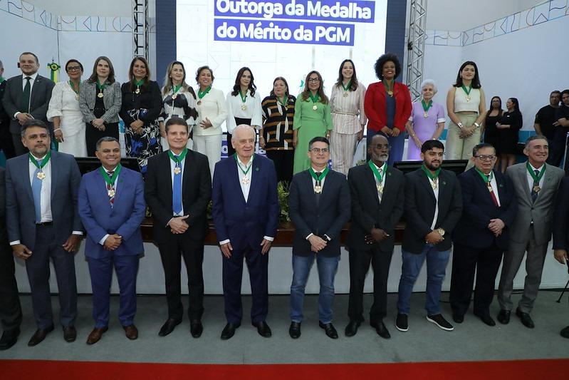 David Almeida recebe Medalha do Mérito da Procuradoria Geral do Município