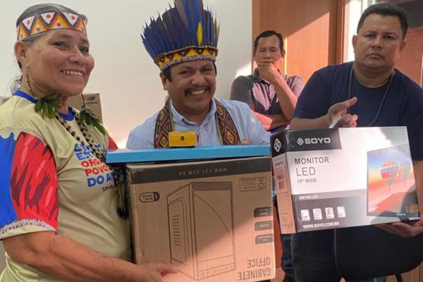 INCLUSÃO DIGITAL: Indígenas são contemplados com computadores doados pela Governo do Amazonas