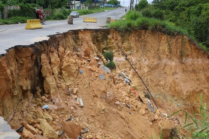 Prefeitura de Manaus inicia obra de contenção em erosão de 30 metros na rua Hibisco, no Distrito Industrial II