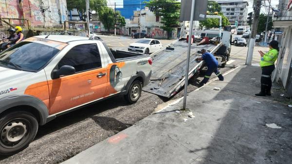 Prefeitura fiscaliza estacionamento irregular no centro comercial de Manaus