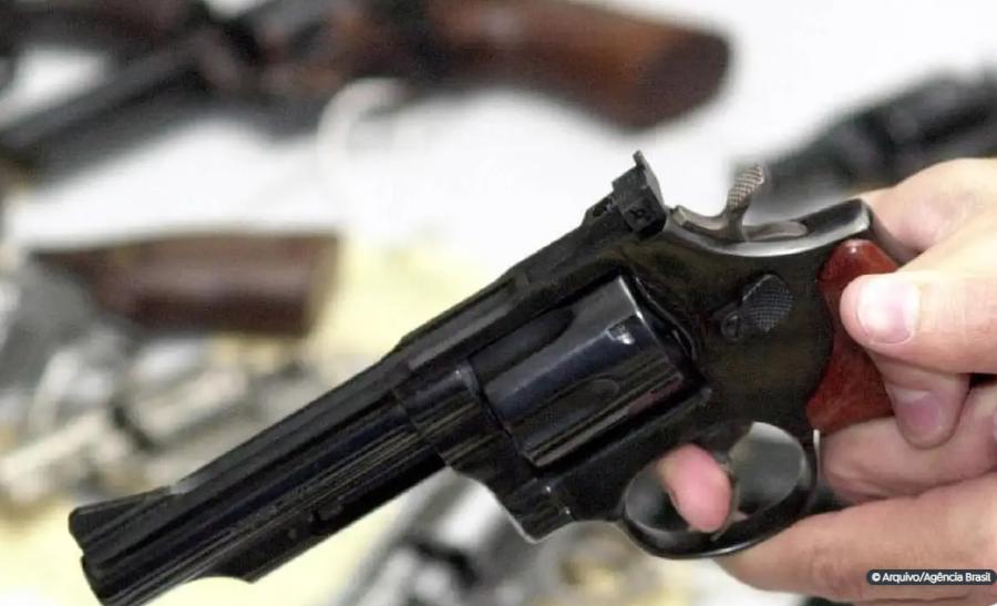 TSE deve voltar a proibir transporte de armas por CACs nas eleições