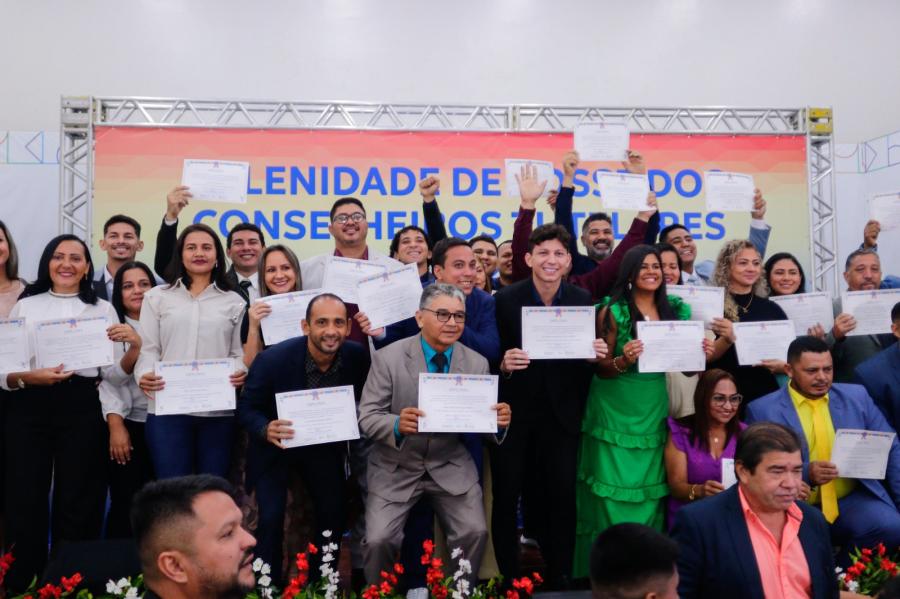 David Almeida empossa novos conselheiros tutelares para o quadriênio 2024/2027