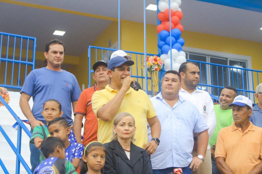 EDUCAÇÃO: Bi Garcia entrega terceira escola em alvenaria na região de várzea de Parintins