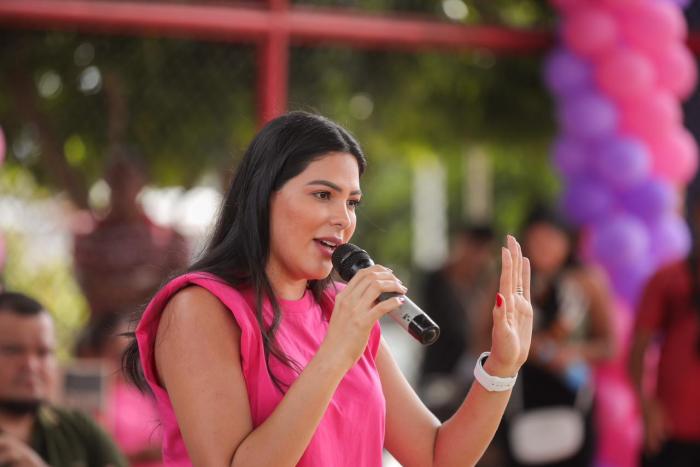 Deputada Mayra Dias destaca lei para proteger crianças e adolescentes da sexualização