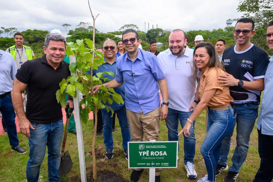 Governo do Amazonas entrega Espaço de Lazer e Convivência da Aparecida