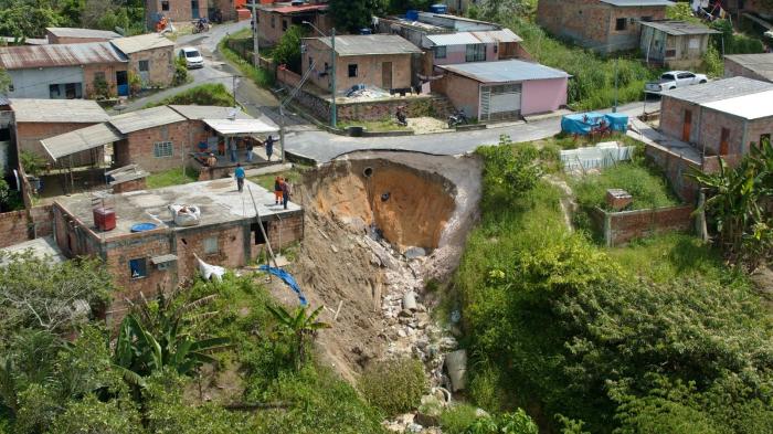 MANAUS: Prefeitura inicia grande obra para conter erosão, reconstruir drenagem e recompor via na comunidade Santa Inês