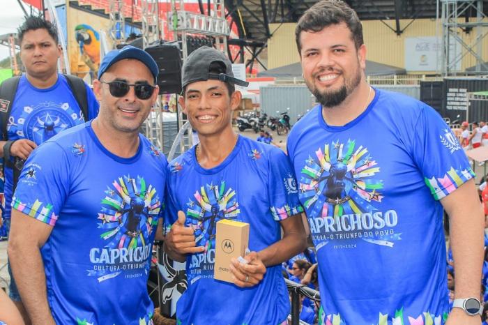 Rossy Amoedo valoriza colaborador do Boi Caprichoso e premia participantes do Carnaboi
