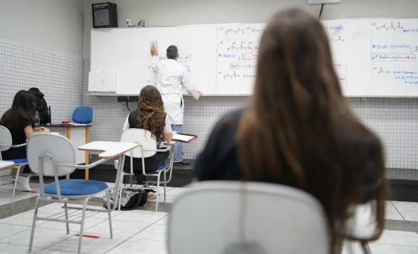 Prazo para adesão ao Programa Pé-de-Meia termina no próximo domingo
