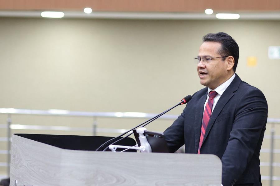 Viajar em um feriado não é crime e nem ser amigo de empresário