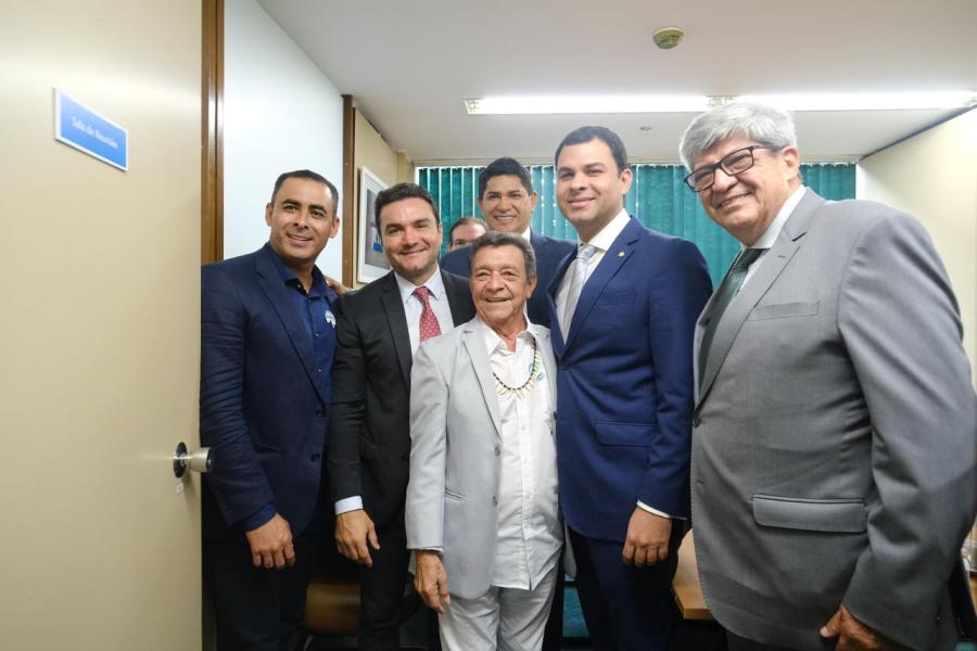 Saullo articula apoio do MTur ao Festival de Parintins e governo federal anuncia parceria histórica